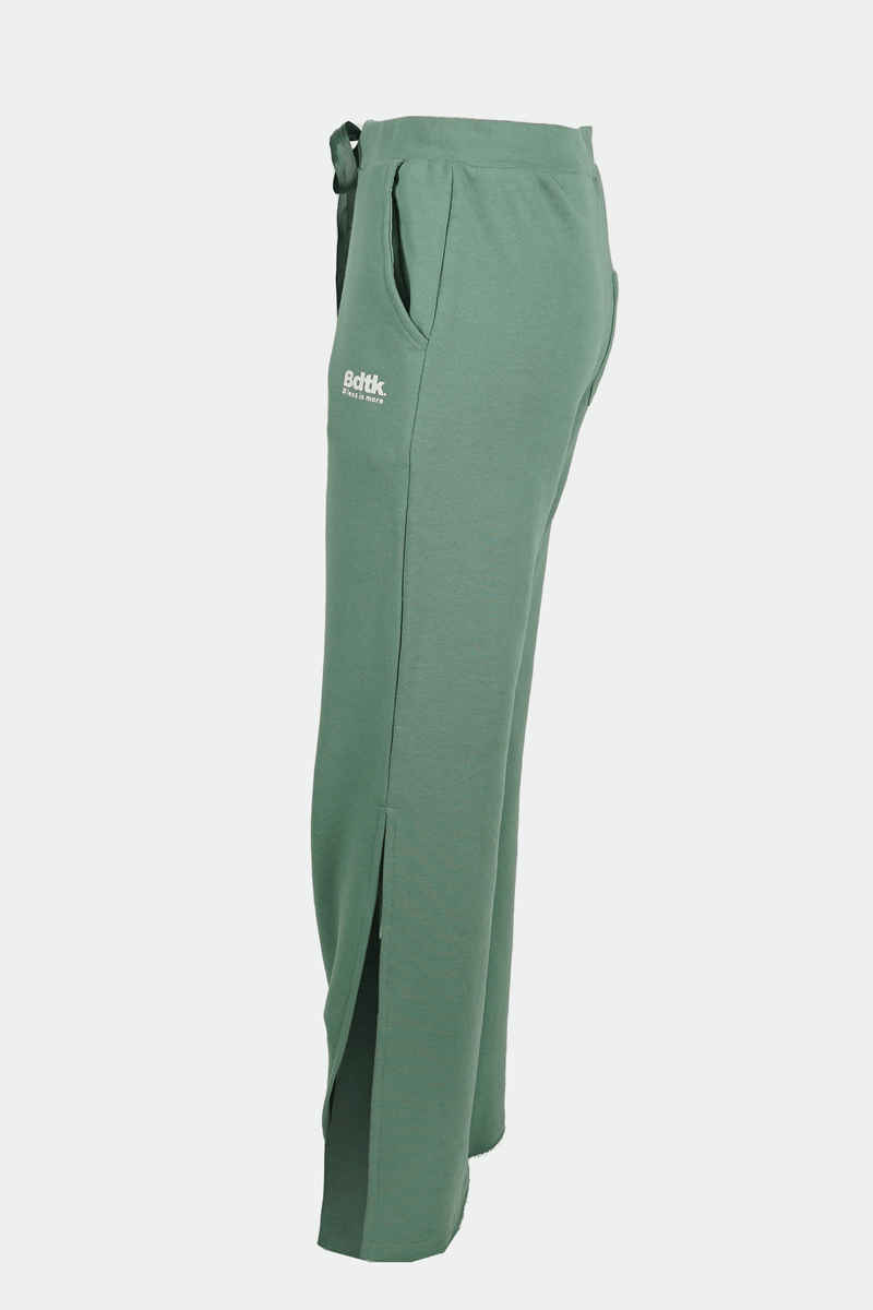 Women’s ‘Less is more’ loose-fit sweatpants